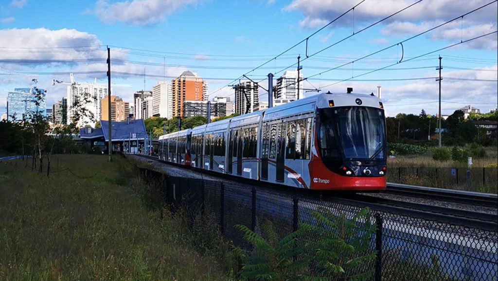 LRT leaving Pimisi Station